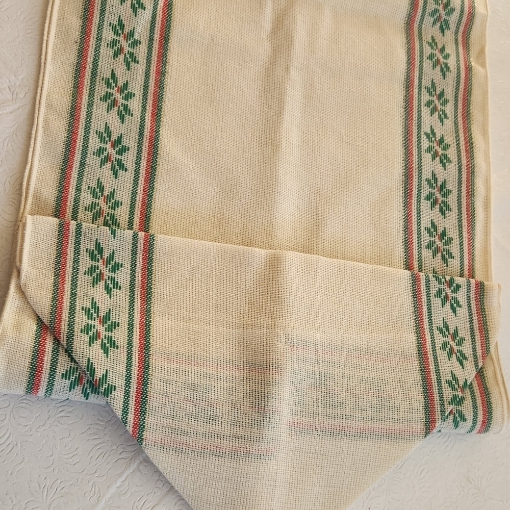 New in Package Sunweave Linen Co.  Holly Leaf Table Runner 17"x90" - Picture 3 of 7